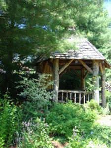 rustic-gazebo-in-the-middle-of-the-woods